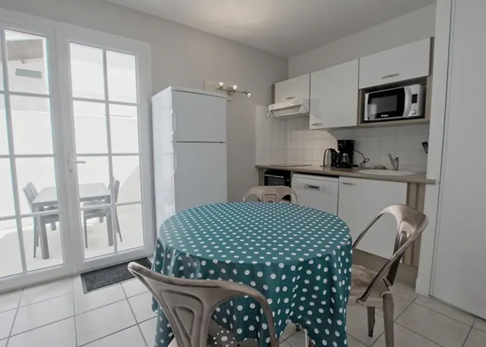 Fonctionnel Intra-muros Avec Cour Et Garage Securise - Fr-1-835-1 Apartmán Saint-Martin-de-Ré