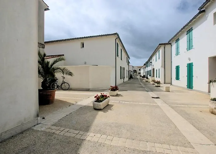 Apartmán Fonctionnel Intra-muros Avec Cour Et Garage Securise - Fr-1-835-1 Saint-Martin-de-Ré
