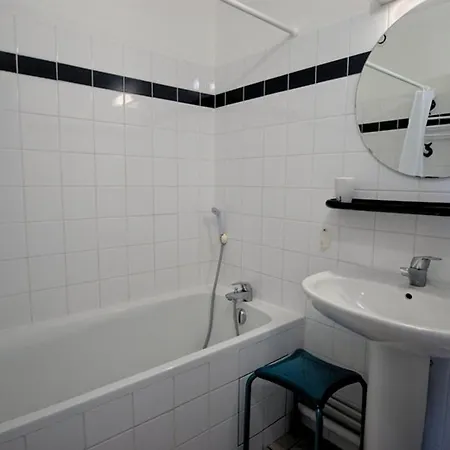 Fonctionnel Intra-muros Avec Cour Et Garage Securise - Fr-1-835-1 * サン・マルタン・ド・レ