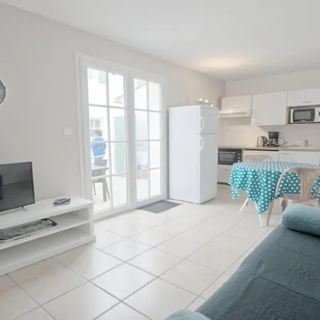 アパート Fonctionnel Intra-muros Avec Cour Et Garage Securise - Fr-1-835-1