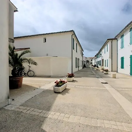 Appartement Fonctionnel Intra-muros Avec Cour Et Garage Securise - Fr-1-835-1 Saint-Martin-de-Ré