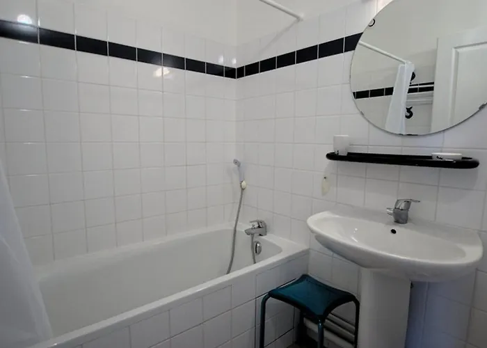 Fonctionnel Intra-muros Avec Cour Et Garage Securise - Fr-1-835-1 * Saint-Martin-de-Ré